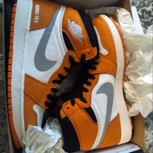 Women's 7.5 gore =tex jordans